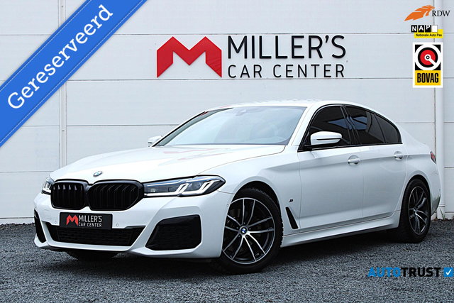 BMW 5 Serie - 520i M-SPORT Laser Memory Camera Sfeerverlichting Leder