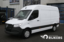 Mercedes-Benz eSprinter - 320 L2H2 RWD Pro 81kWh Snellader, Navigatie, Trekhaak, Winterpakket, Etc.