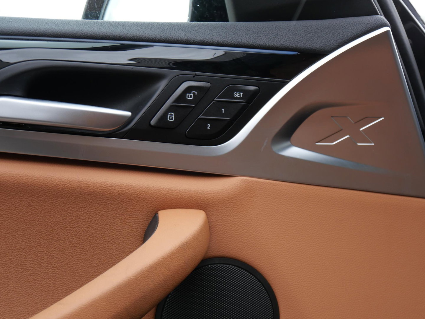 BMW iX3 LCI 80kWh/ M-SPORT/ PANORAMADAK/ LEER/ SHADOW-LINE/ TREKHAAK/ SOH 96%