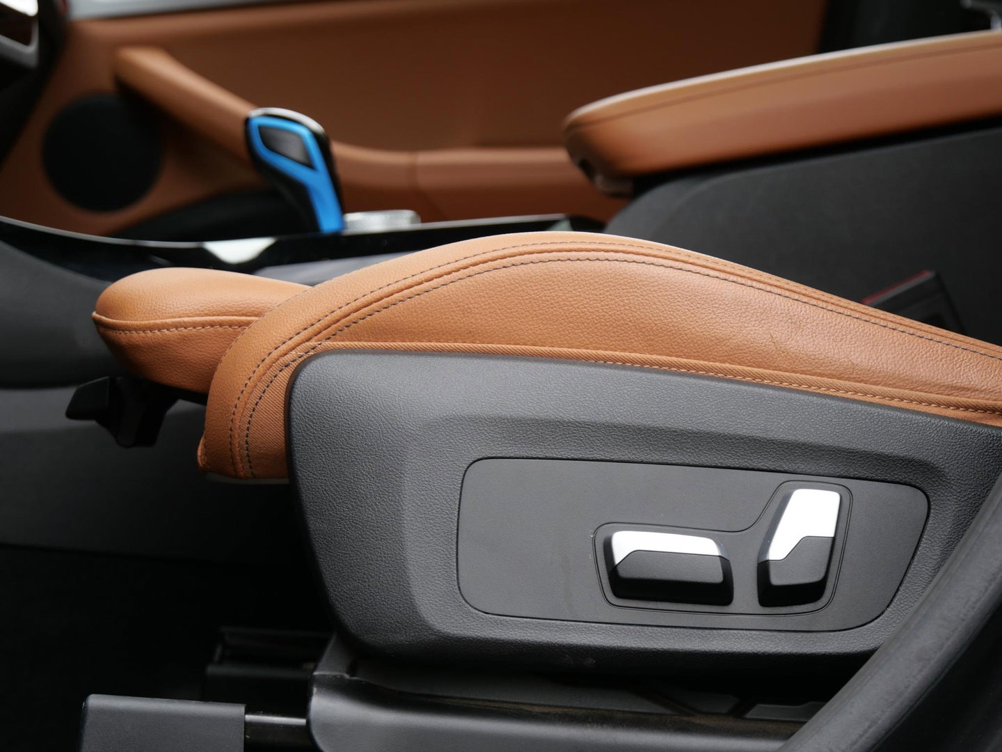 BMW iX3 LCI 80kWh/ M-SPORT/ PANORAMADAK/ LEER/ SHADOW-LINE/ TREKHAAK/ SOH 96%
