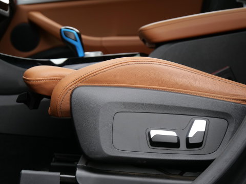 BMW iX3 LCI 80kWh/ M-SPORT/ PANORAMADAK/ LEER/ SHADOW-LINE/ TREKHAAK/ SOH 96%