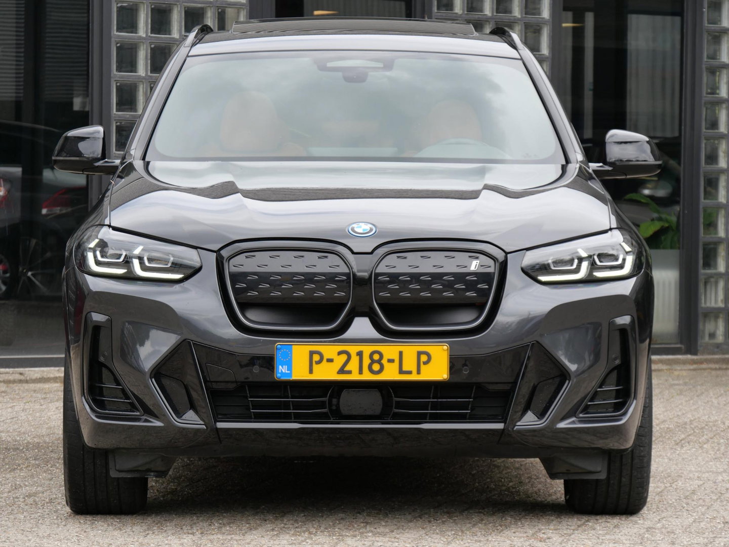 BMW iX3 LCI 80kWh/ M-SPORT/ PANORAMADAK/ LEER/ SHADOW-LINE/ TREKHAAK/ SOH 96%