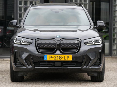 BMW iX3 LCI 80kWh/ M-SPORT/ PANORAMADAK/ LEER/ SHADOW-LINE/ TREKHAAK/ SOH 96%