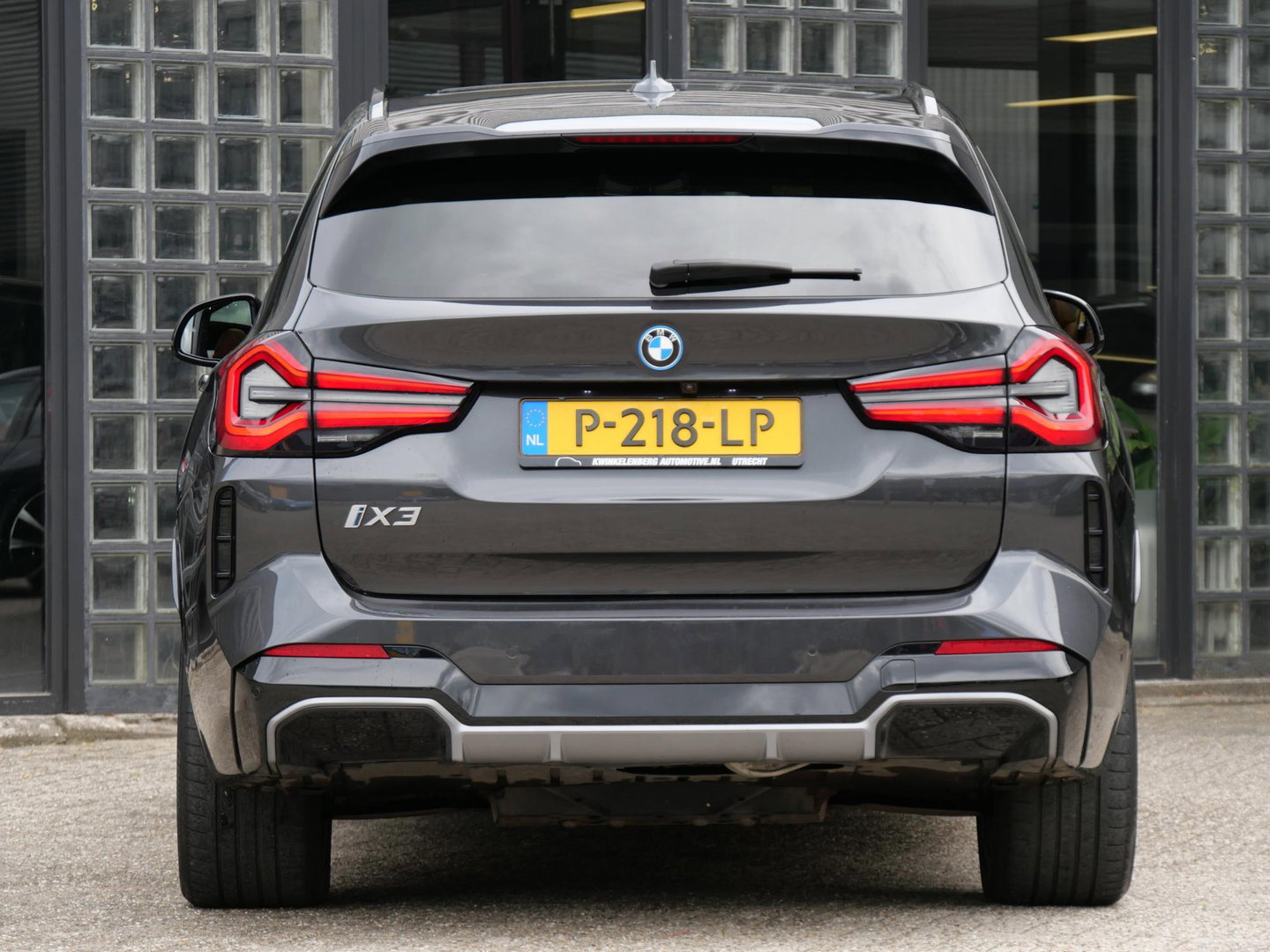 BMW iX3 LCI 80kWh/ M-SPORT/ PANORAMADAK/ LEER/ SHADOW-LINE/ TREKHAAK/ SOH 96%