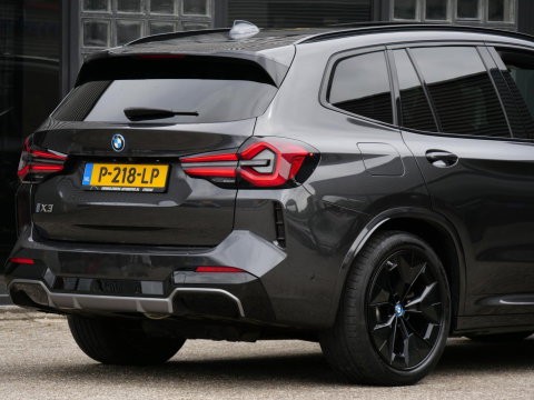BMW iX3 LCI 80kWh/ M-SPORT/ PANORAMADAK/ LEER/ SHADOW-LINE/ TREKHAAK/ SOH 96%