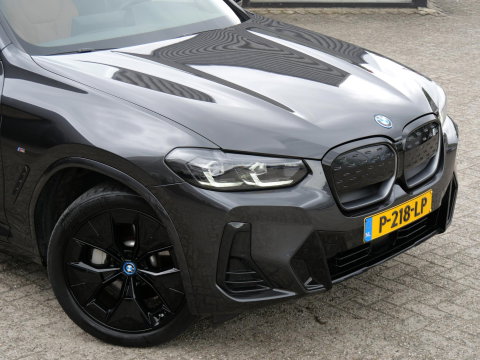 BMW iX3 LCI 80kWh/ M-SPORT/ PANORAMADAK/ LEER/ SHADOW-LINE/ TREKHAAK/ SOH 96%