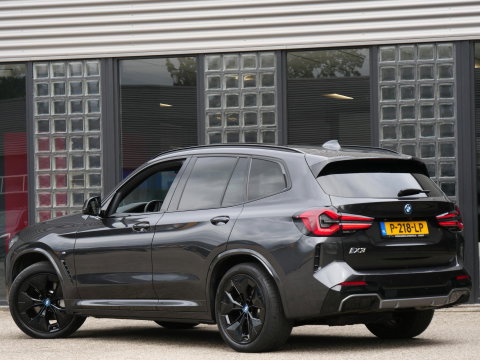 BMW iX3 LCI 80kWh/ M-SPORT/ PANORAMADAK/ LEER/ SHADOW-LINE/ TREKHAAK/ SOH 96%