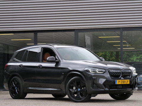 BMW iX3 LCI 80kWh/ M-SPORT/ PANORAMADAK/ LEER/ SHADOW-LINE/ TREKHAAK/ SOH 96%