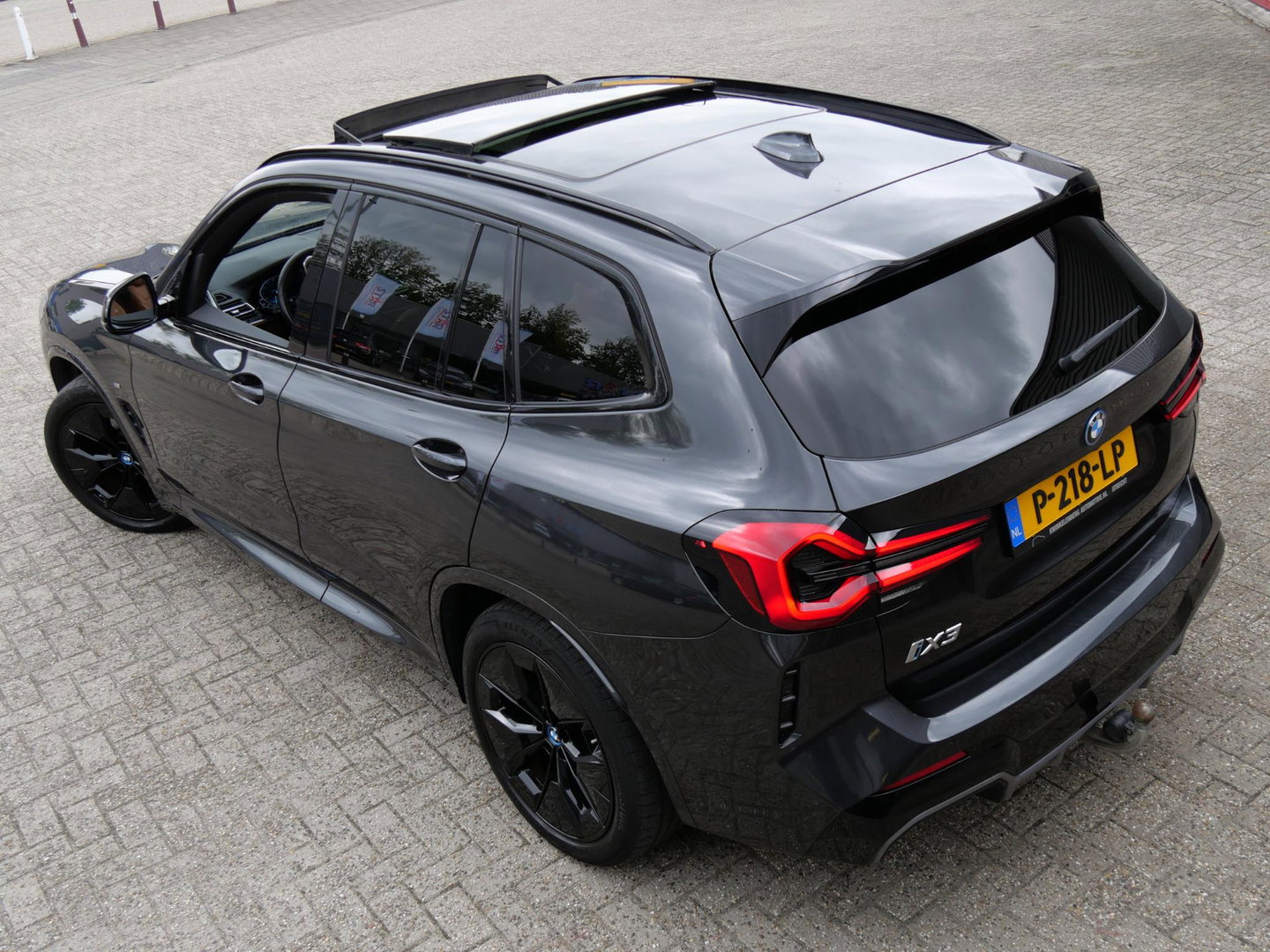 BMW iX3 LCI 80kWh/ M-SPORT/ PANORAMADAK/ LEER/ SHADOW-LINE/ TREKHAAK/ SOH 96%