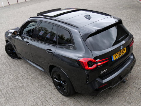 BMW iX3 LCI 80kWh/ M-SPORT/ PANORAMADAK/ LEER/ SHADOW-LINE/ TREKHAAK/ SOH 96%