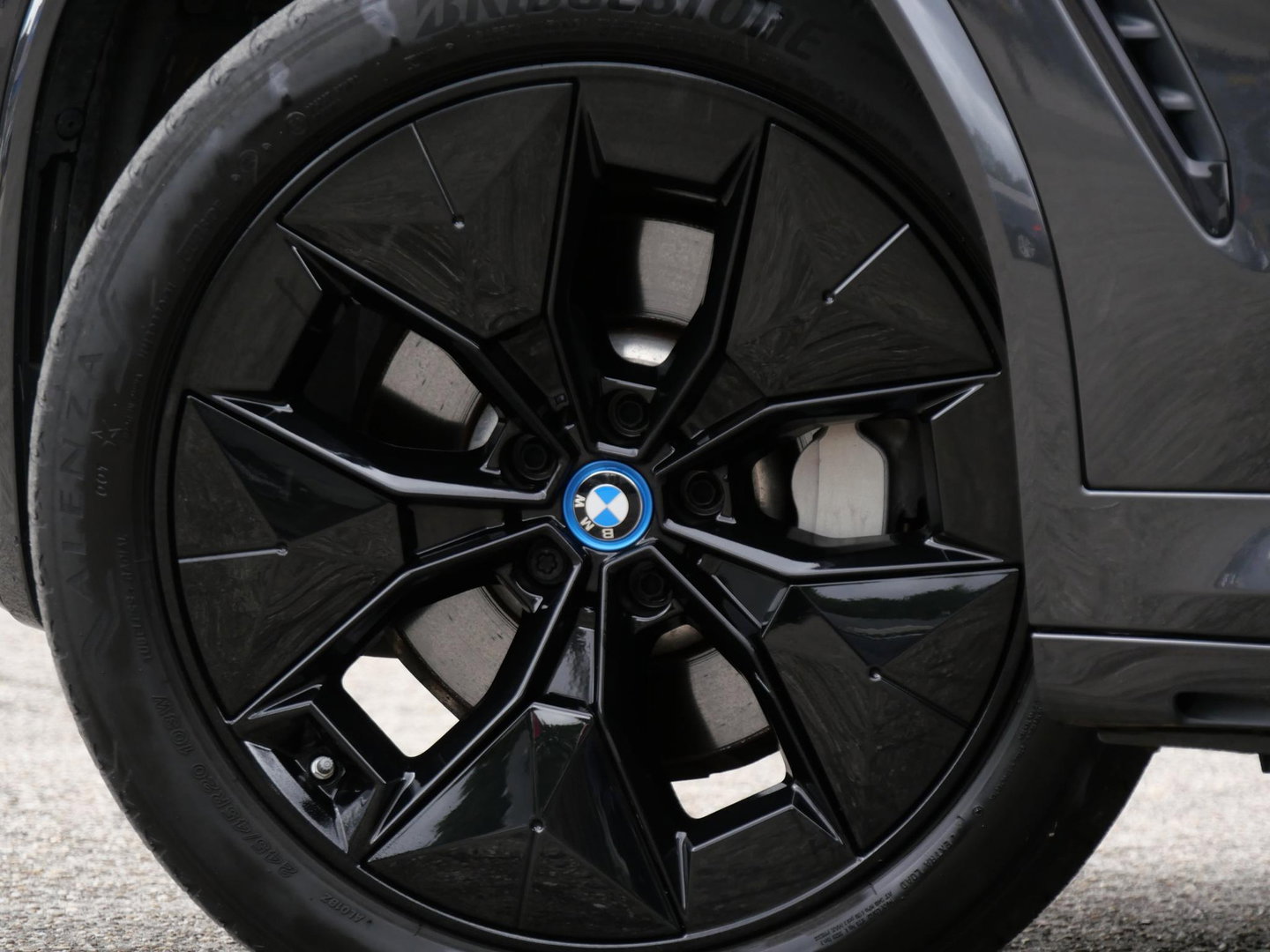 BMW iX3 LCI 80kWh/ M-SPORT/ PANORAMADAK/ LEER/ SHADOW-LINE/ TREKHAAK/ SOH 96%
