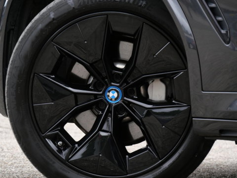 BMW iX3 LCI 80kWh/ M-SPORT/ PANORAMADAK/ LEER/ SHADOW-LINE/ TREKHAAK/ SOH 96%