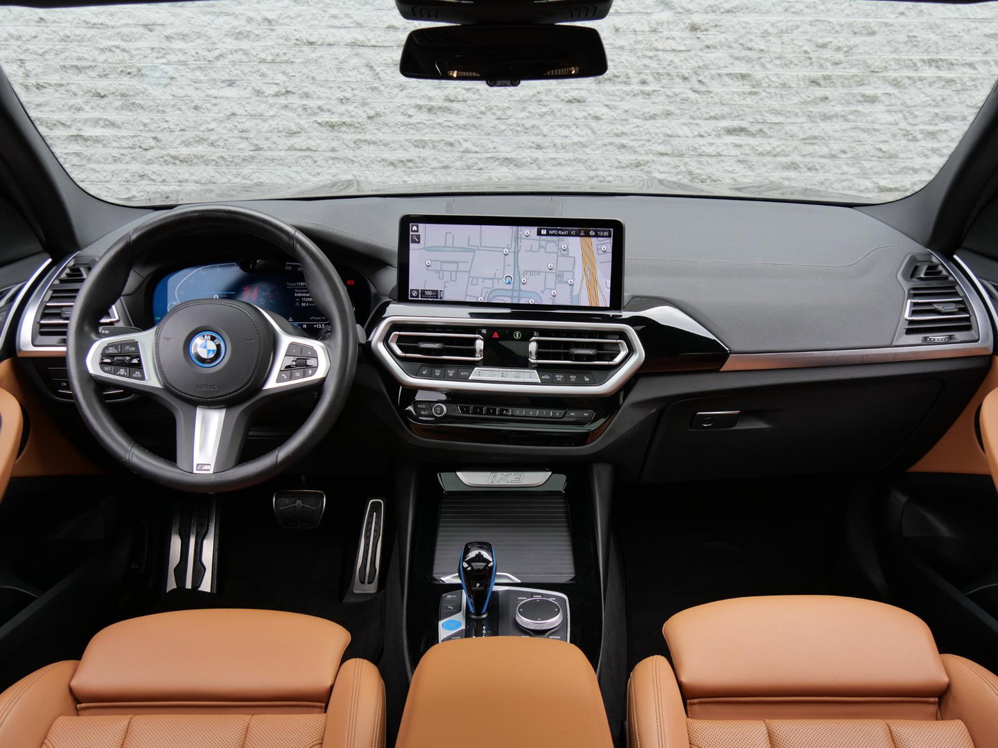 BMW iX3 LCI 80kWh/ M-SPORT/ PANORAMADAK/ LEER/ SHADOW-LINE/ TREKHAAK/ SOH 96%