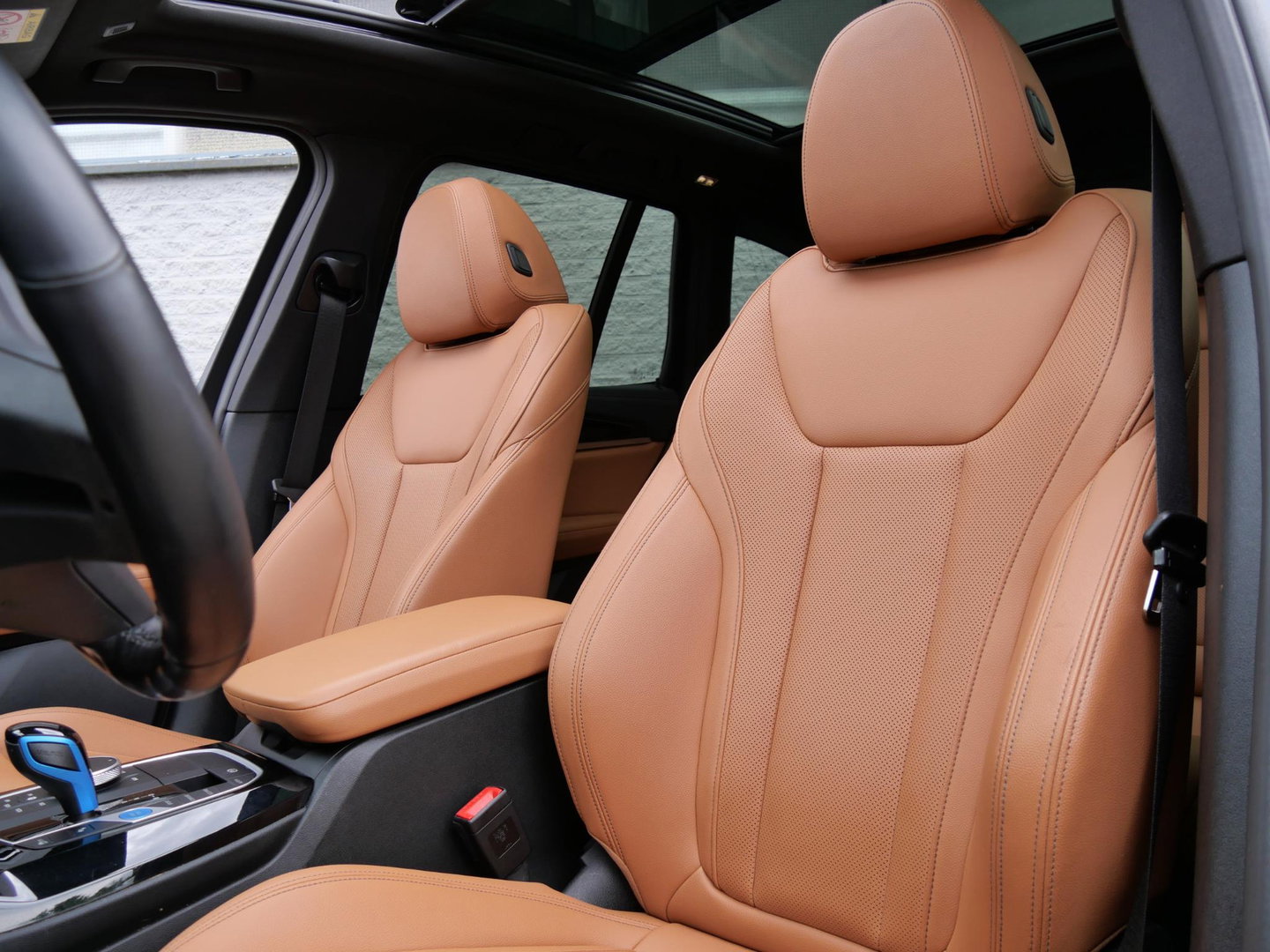 BMW iX3 LCI 80kWh/ M-SPORT/ PANORAMADAK/ LEER/ SHADOW-LINE/ TREKHAAK/ SOH 96%