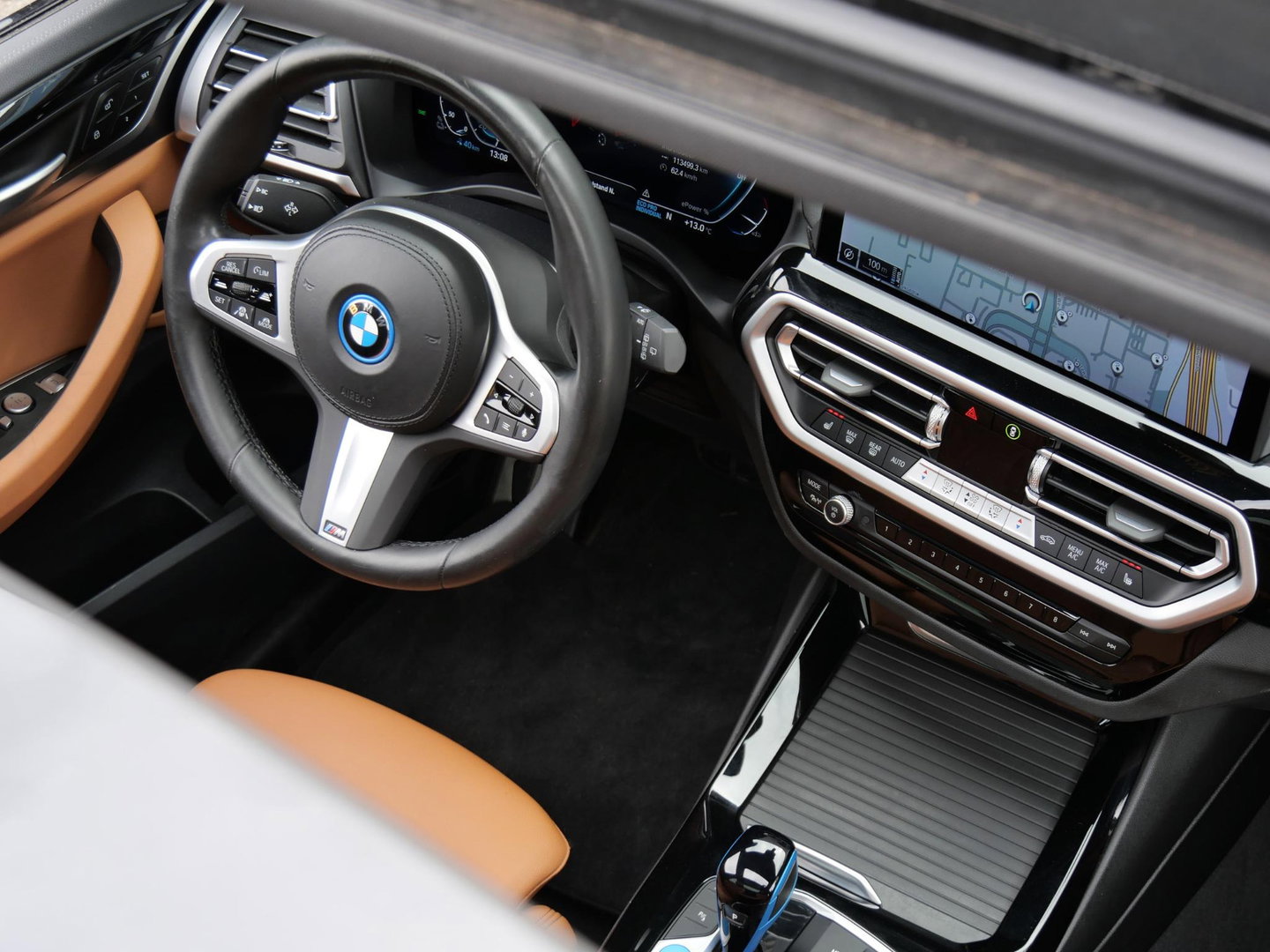 BMW iX3 LCI 80kWh/ M-SPORT/ PANORAMADAK/ LEER/ SHADOW-LINE/ TREKHAAK/ SOH 96%