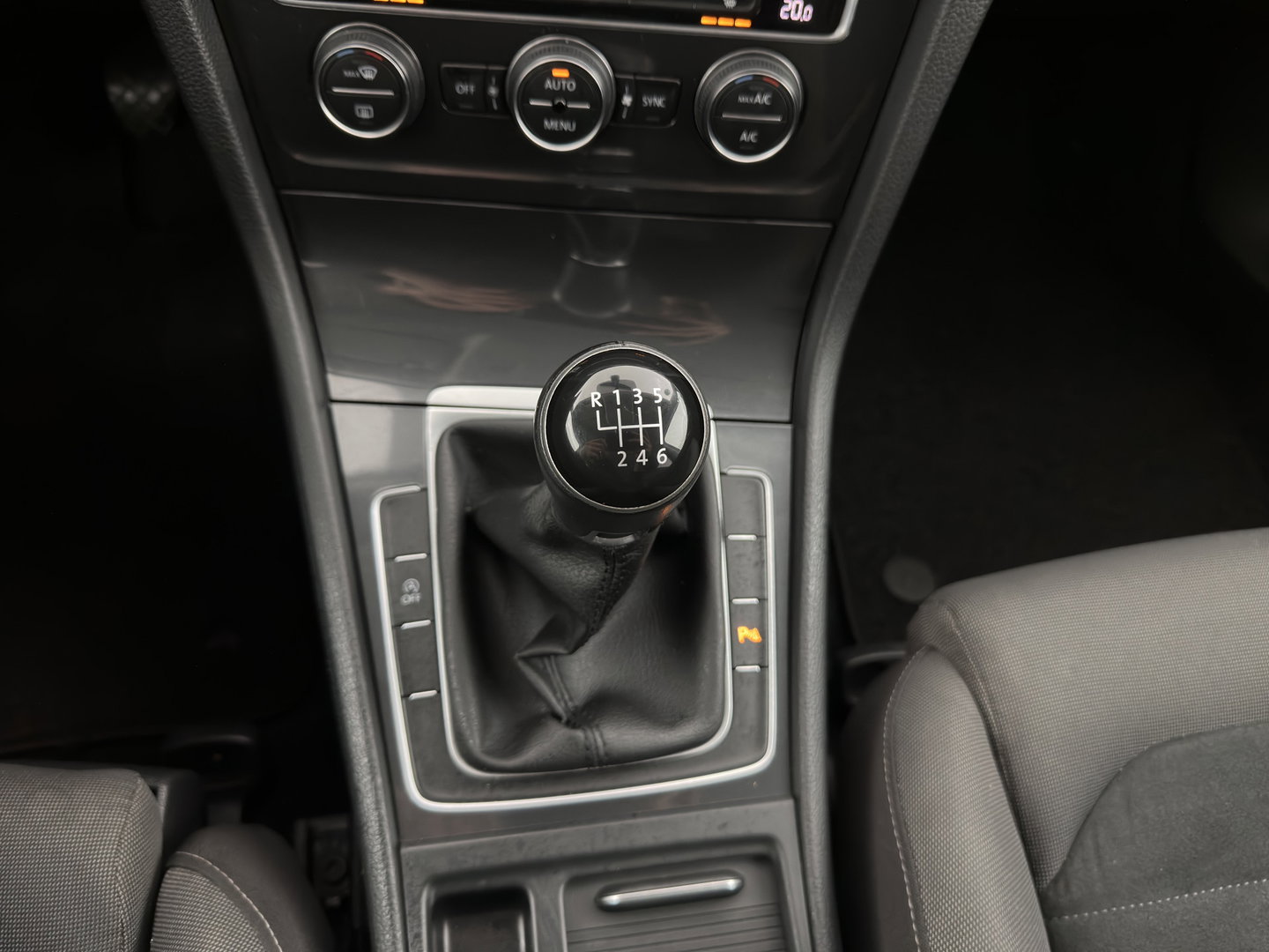 Volkswagen Golf Variant 1.0 TSI Comfortline *ADAPTIVE-CRUISE | NAVI-FULLMAP | HEATED-COMFORTSEATS | DAB | PRIVACY-GLASS | ECC | CARPLAY | PDC | TOWBAR | 16''ALU*