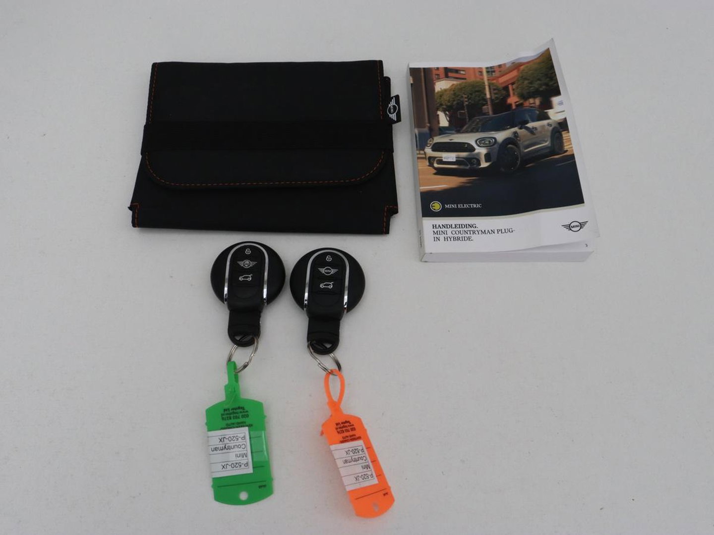 MINI Countryman 1.5 Cooper S E ALL4 Business Edition | SOH 91,5% | Leder/Alcantara | Carplay | Memory | Navigatie | Full LED | Climate control | Parkeerhulp | Cruise control | Bluetooth | PHEV | Plug In