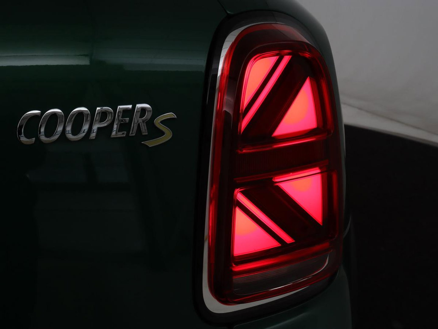 MINI Countryman 1.5 Cooper S E ALL4 Business Edition | SOH 91,5% | Leder/Alcantara | Carplay | Memory | Navigatie | Full LED | Climate control | Parkeerhulp | Cruise control | Bluetooth | PHEV | Plug In