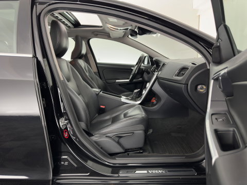 Volvo V60 2.0 D4 Polar+ Aut. *PANO | LEATHER | XENON | BLINDSPOT | MEMORY-PACK | HEATED-COMFORTSEATS | NAVI-FULLMAP | CAMERA | ADAPTIVE-CRUISE | LANE-ASSIST | TOWBAR | 18''ALU*