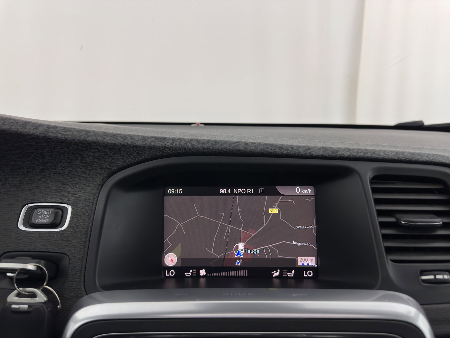Volvo V60 2.0 D4 Polar+ Aut. *PANO | LEATHER | XENON | BLINDSPOT | MEMORY-PACK | HEATED-COMFORTSEATS | NAVI-FULLMAP | CAMERA | ADAPTIVE-CRUISE | LANE-ASSIST | TOWBAR | 18''ALU*
