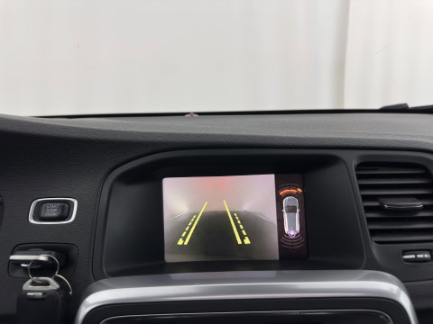 Volvo V60 2.0 D4 Polar+ Aut. *PANO | LEATHER | XENON | BLINDSPOT | MEMORY-PACK | HEATED-COMFORTSEATS | NAVI-FULLMAP | CAMERA | ADAPTIVE-CRUISE | LANE-ASSIST | TOWBAR | 18''ALU*