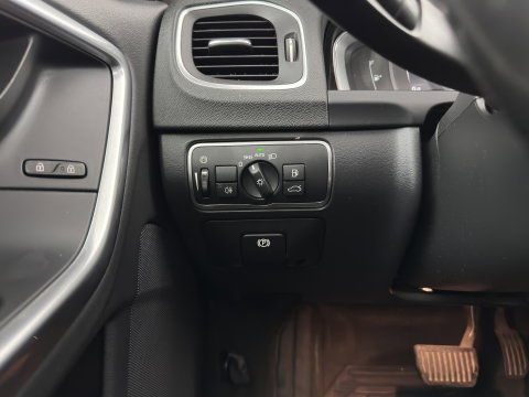 Volvo V60 2.0 D4 Polar+ Aut. *PANO | LEATHER | XENON | BLINDSPOT | MEMORY-PACK | HEATED-COMFORTSEATS | NAVI-FULLMAP | CAMERA | ADAPTIVE-CRUISE | LANE-ASSIST | TOWBAR | 18''ALU*