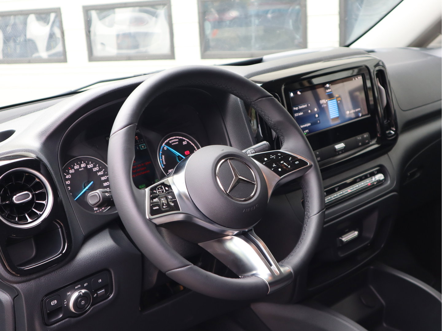 Mercedes-Benz eVito 112 66 kWh SoH 98,9 % L2 Lang PRO - LED - Navi - Snelladen