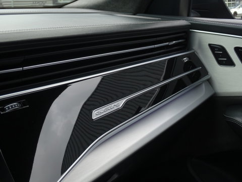 Audi Q8 55 TFSIe 381PK Quattro S-ed / Exclusive / Nachtzicht / B&O / 360