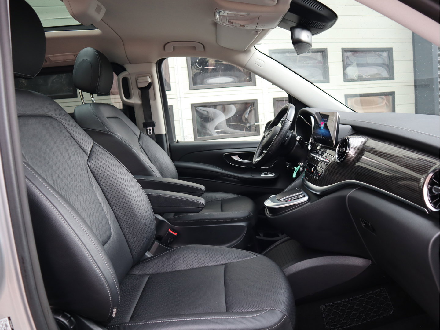 Mercedes-Benz EQV 300 Accu 100 kWh L2 Lang 8 Persoons SoH 95,9% Vol opties - Airmatic - Pano