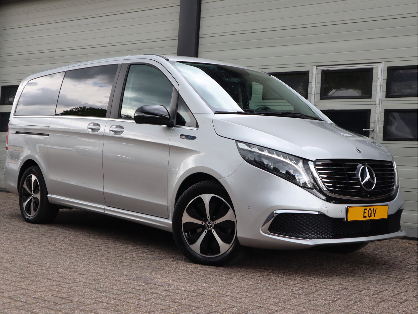 Mercedes-Benz EQV 300 Accu 100 kWh L2 Lang 8 Persoons SoH 95,9% Vol opties - Airmatic - Pano