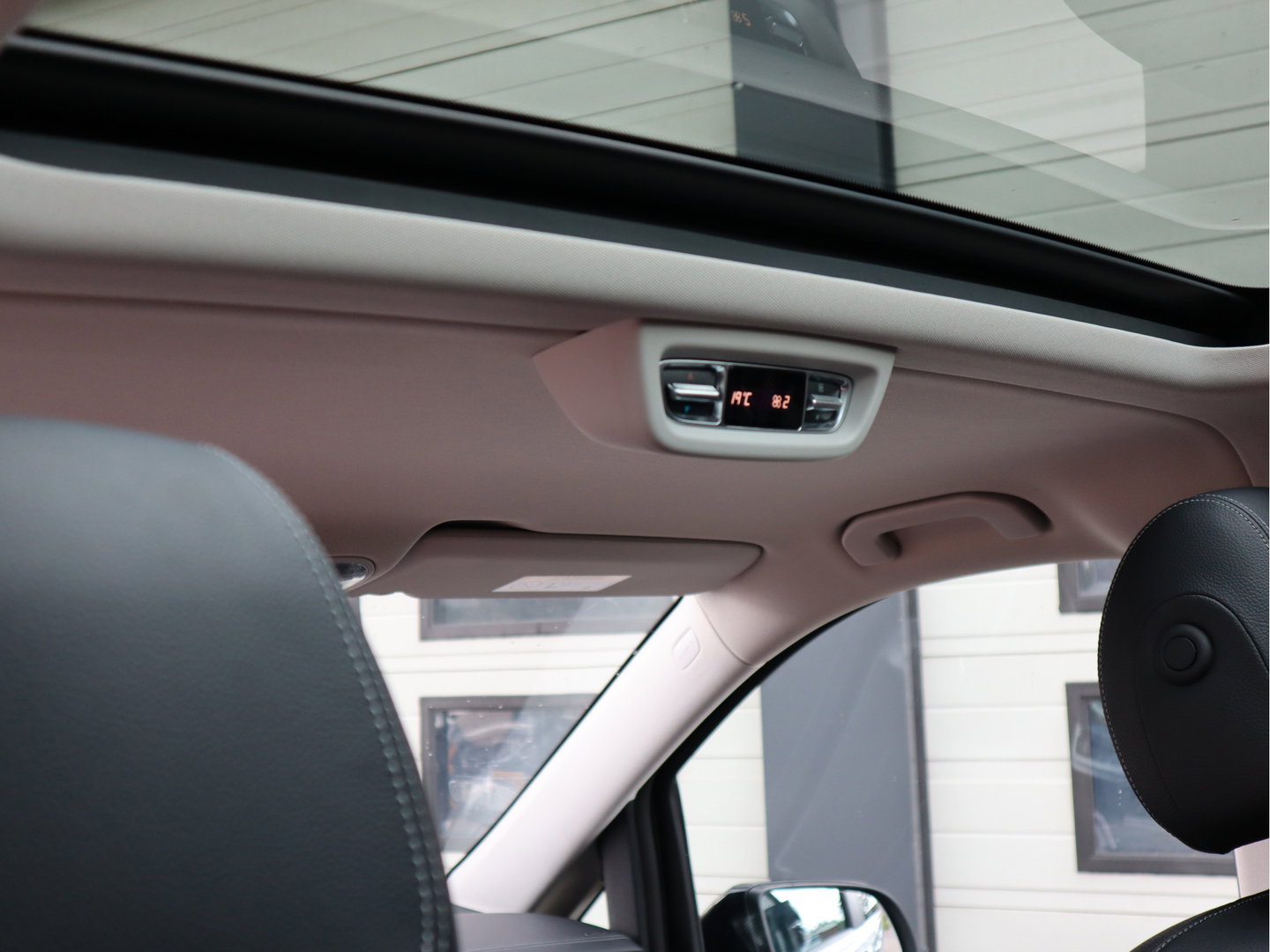 Mercedes-Benz EQV 300 Accu 100 kWh L2 Lang 8 Persoons SoH 95,9% Vol opties - Airmatic - Pano