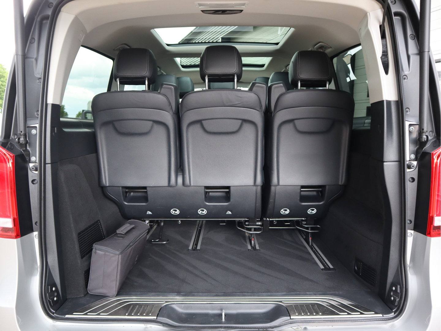 Mercedes-Benz EQV 300 Accu 100 kWh L2 Lang 8 Persoons SoH 95,9% Vol opties - Airmatic - Pano