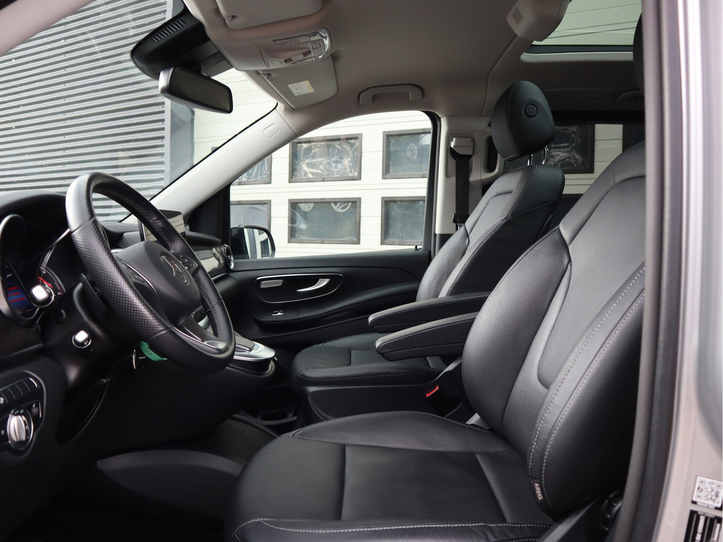 Mercedes-Benz EQV 300 Accu 100 kWh L2 Lang 8 Persoons SoH 95,9% Vol opties - Airmatic - Pano
