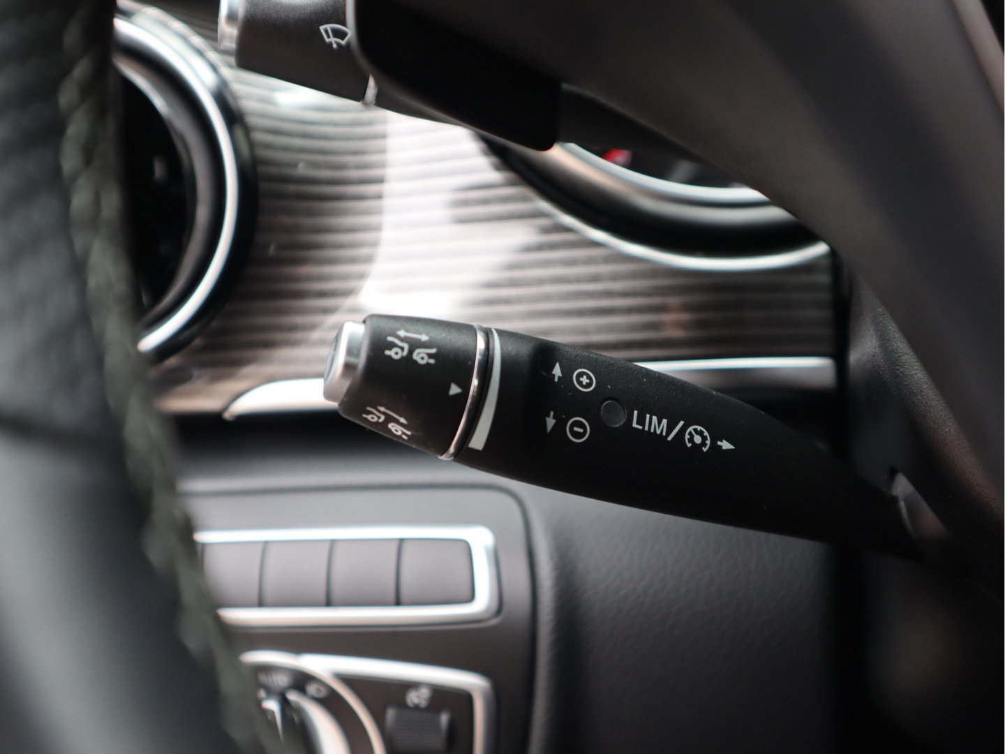 Mercedes-Benz EQV 300 Accu 100 kWh L2 Lang 8 Persoons SoH 95,9% Vol opties - Airmatic - Pano