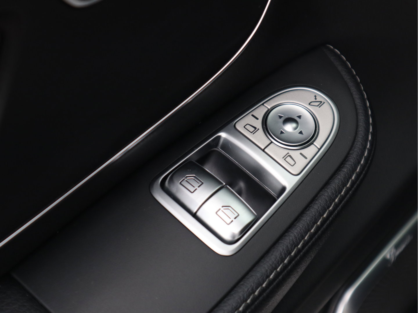 Mercedes-Benz EQV 300 Accu 100 kWh L2 Lang 8 Persoons SoH 95,9% Vol opties - Airmatic - Pano