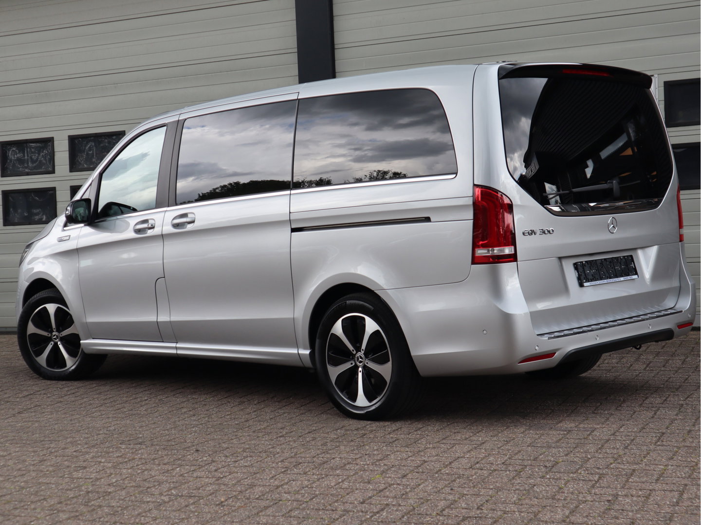 Mercedes-Benz EQV 300 Accu 100 kWh L2 Lang 8 Persoons SoH 95,9% Vol opties - Airmatic - Pano