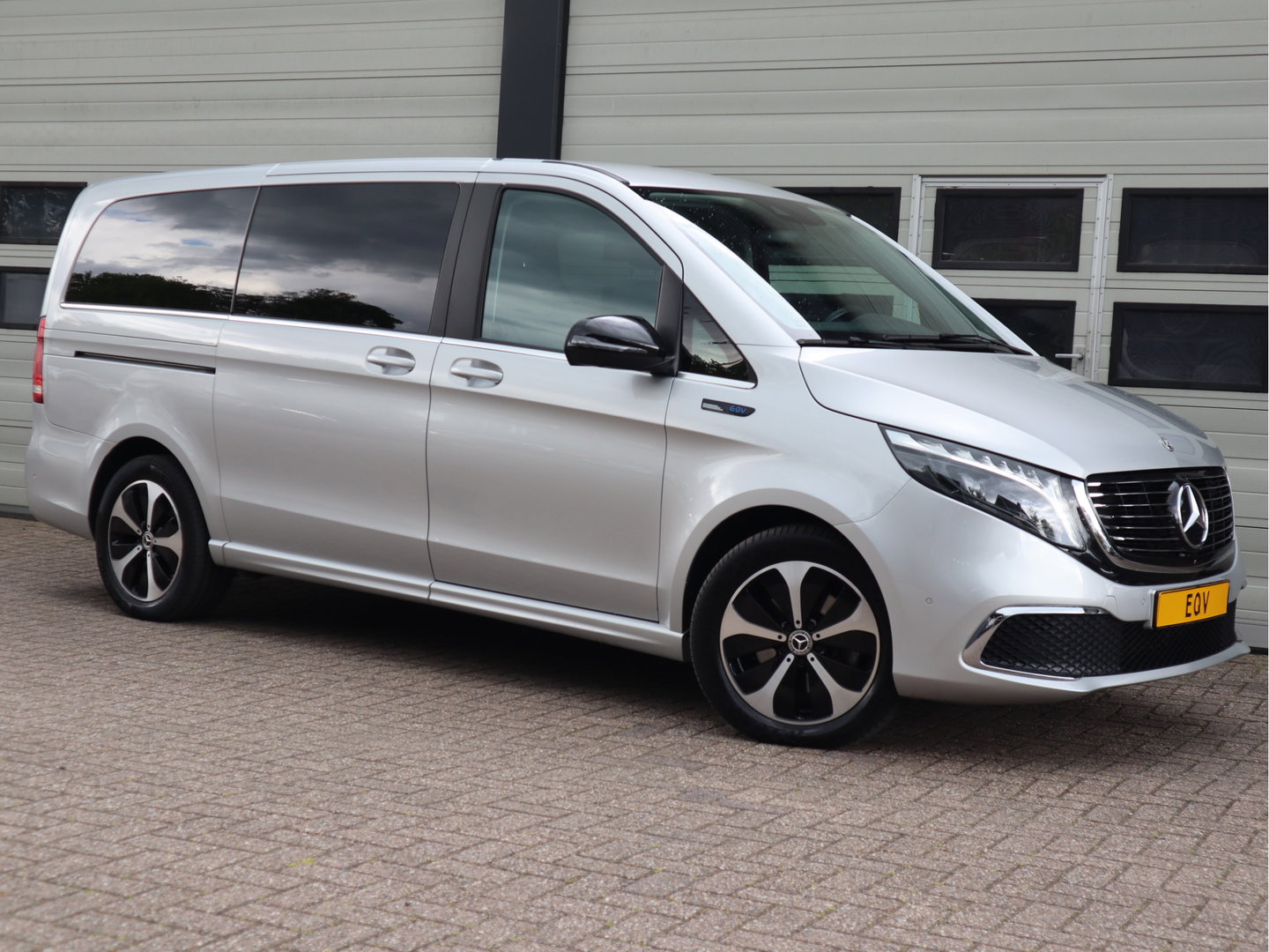 Mercedes-Benz EQV 300 Accu 100 kWh L2 Lang 8 Persoons SoH 95,9% Vol opties - Airmatic - Pano