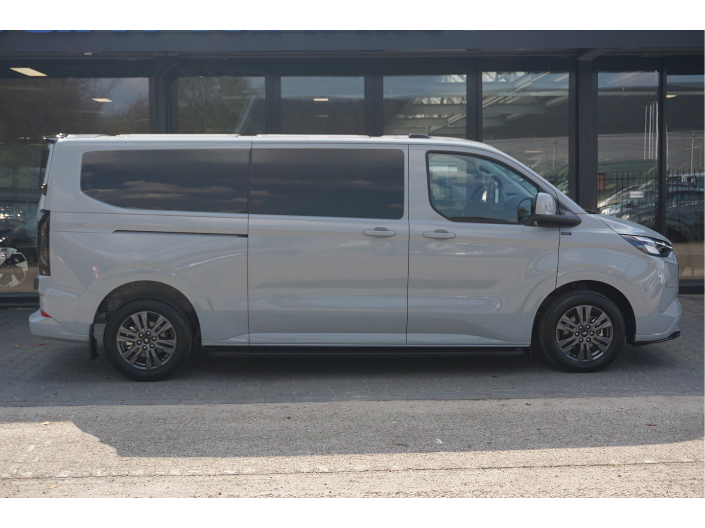 Ford Transit Custom 320L 2.5 PHEV 233PK Dubbel Cabine JWR Edition PRIJS INCL. BPM !! 13" Navi, Adap. Cruise, Camera, 18" LM, Trekhaak!! NR. HYBDCG