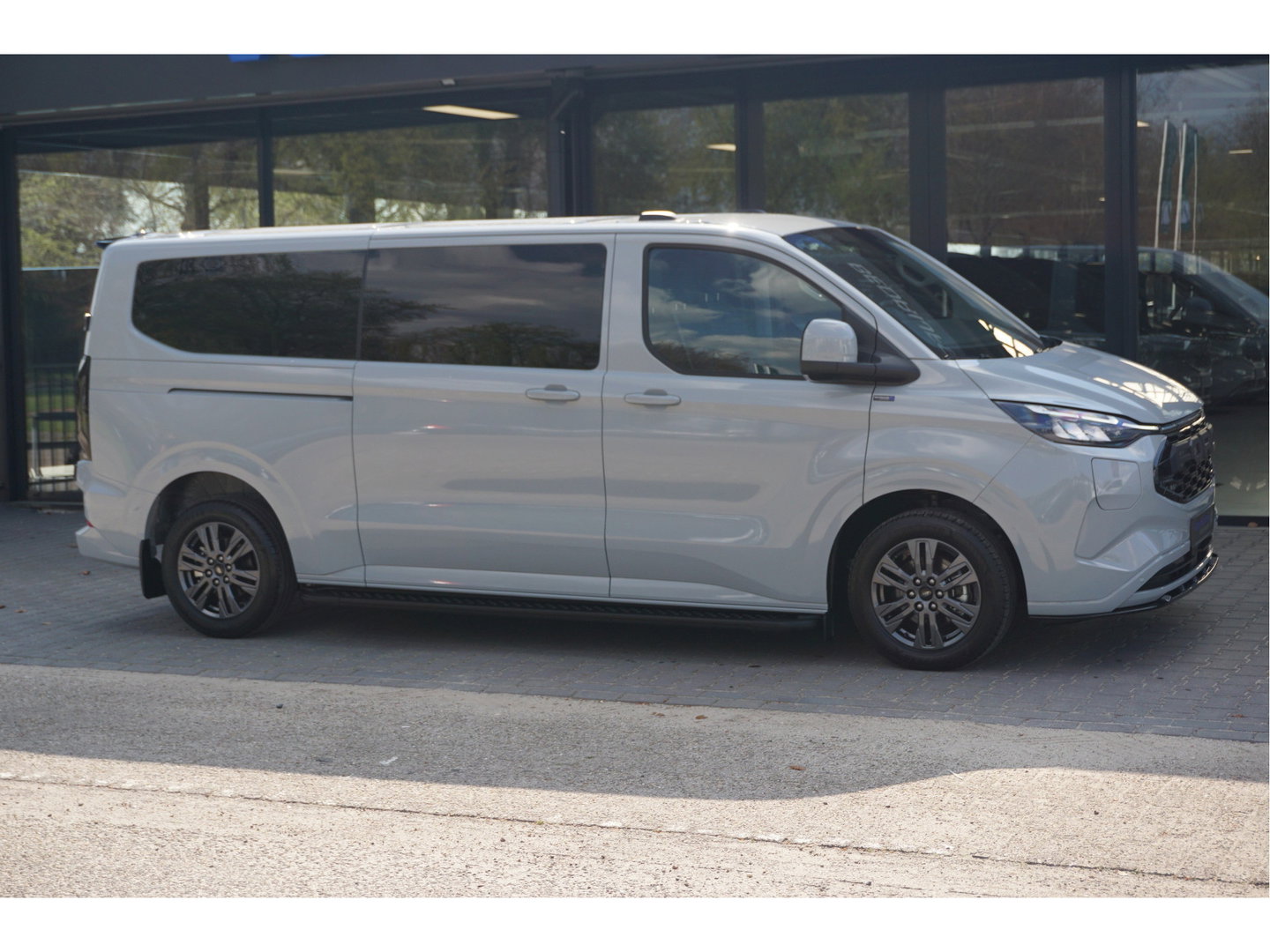 Ford Transit Custom 320L 2.5 PHEV 233PK Dubbel Cabine JWR Edition PRIJS INCL. BPM !! 13" Navi, Adap. Cruise, Camera, 18" LM, Trekhaak!! NR. HYBDCG