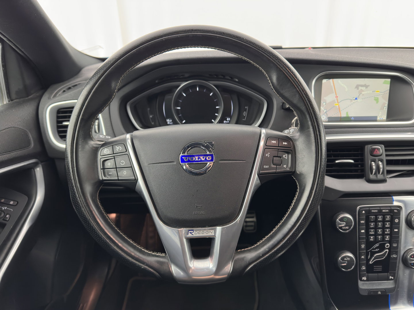 Volvo V40 2.0 D2 R-Design Business (INCL-BTW) *LEATHER-MICROFIBRE | NAVI-FULLMAP | SPORTSEATS | ECC | PDC | CRUISE | 18''ALU*