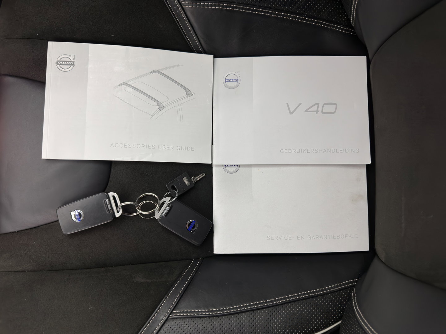 Volvo V40 2.0 D2 R-Design Business (INCL-BTW) *LEATHER-MICROFIBRE | NAVI-FULLMAP | SPORTSEATS | ECC | PDC | CRUISE | 18''ALU*