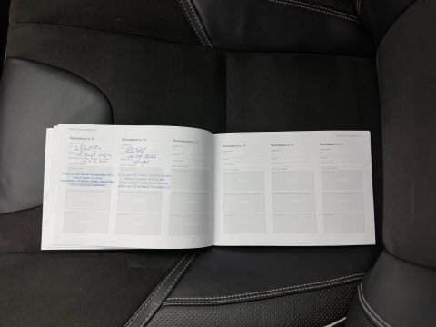 Volvo V40 2.0 D2 R-Design Business (INCL-BTW) *LEATHER-MICROFIBRE | NAVI-FULLMAP | SPORTSEATS | ECC | PDC | CRUISE | 18''ALU*