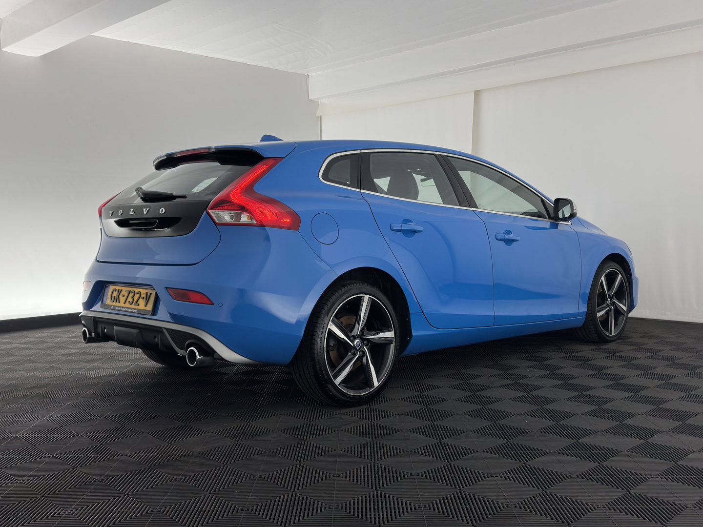 Volvo V40 2.0 D2 R-Design Business (INCL-BTW) *LEATHER-MICROFIBRE | NAVI-FULLMAP | SPORTSEATS | ECC | PDC | CRUISE | 18''ALU*
