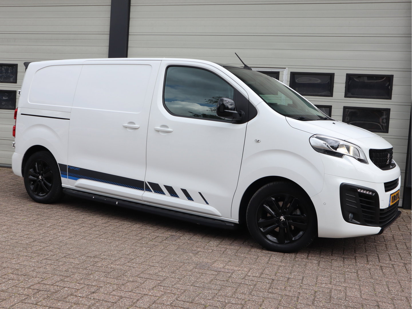 Peugeot Expert 2.0 BlueHDI 150pk Euro 6 Sport Lang L2 - Xenon - Leer - Camera - Cruise