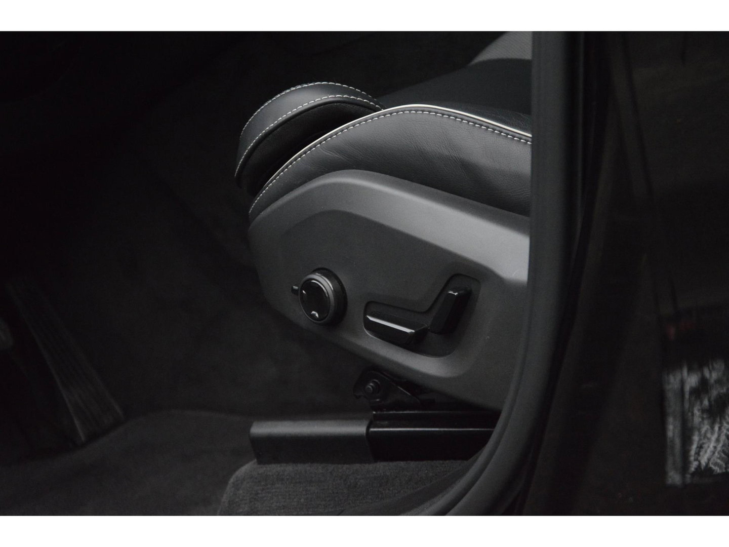 Volvo XC60 T8 Hybrid AWD Ultra Dark | Head-Up Display | 360° Camera | Panoramadak | Harman/Kardon |
