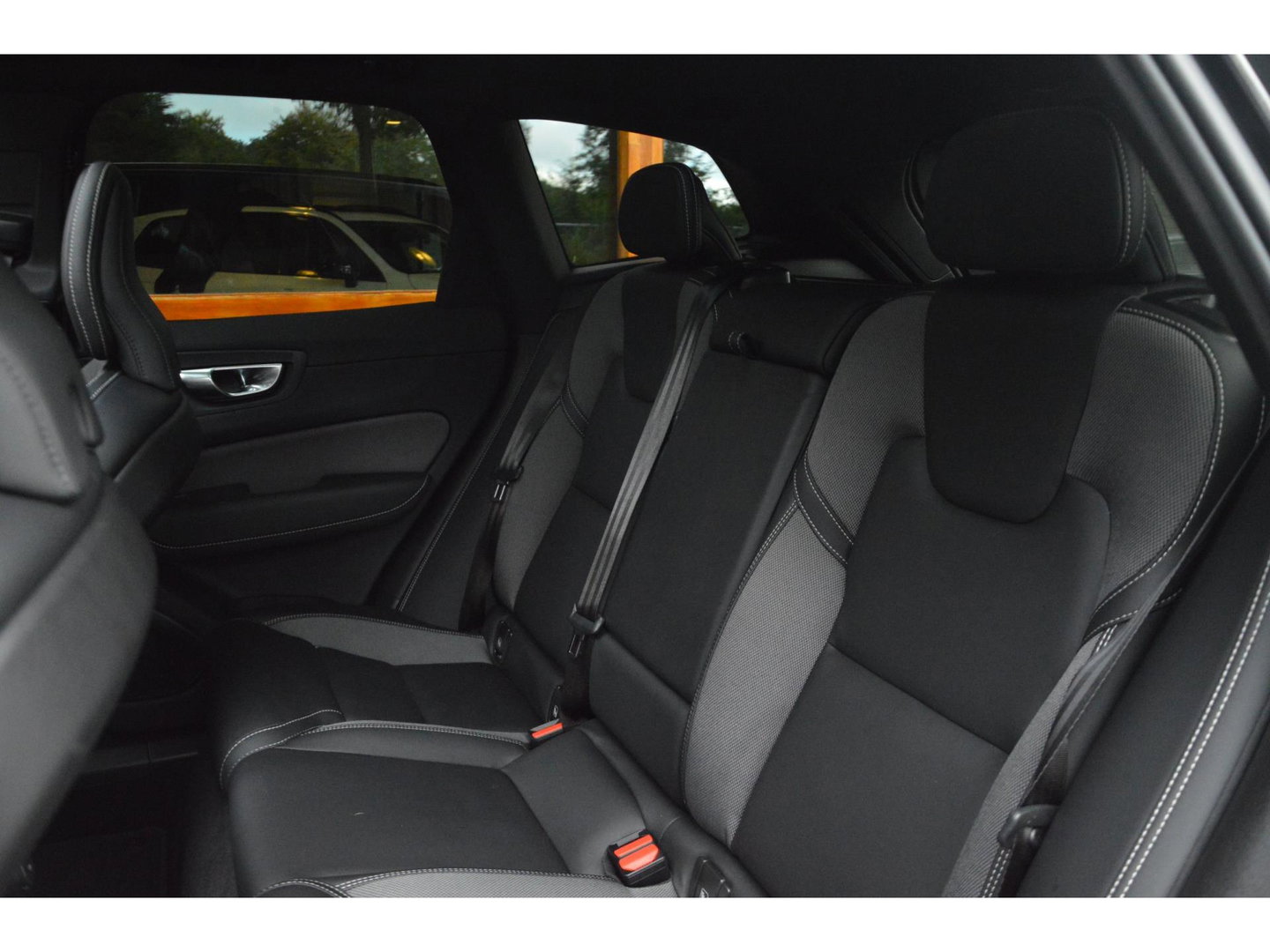 Volvo XC60 T8 Hybrid AWD Ultra Dark | Head-Up Display | 360° Camera | Panoramadak | Harman/Kardon |