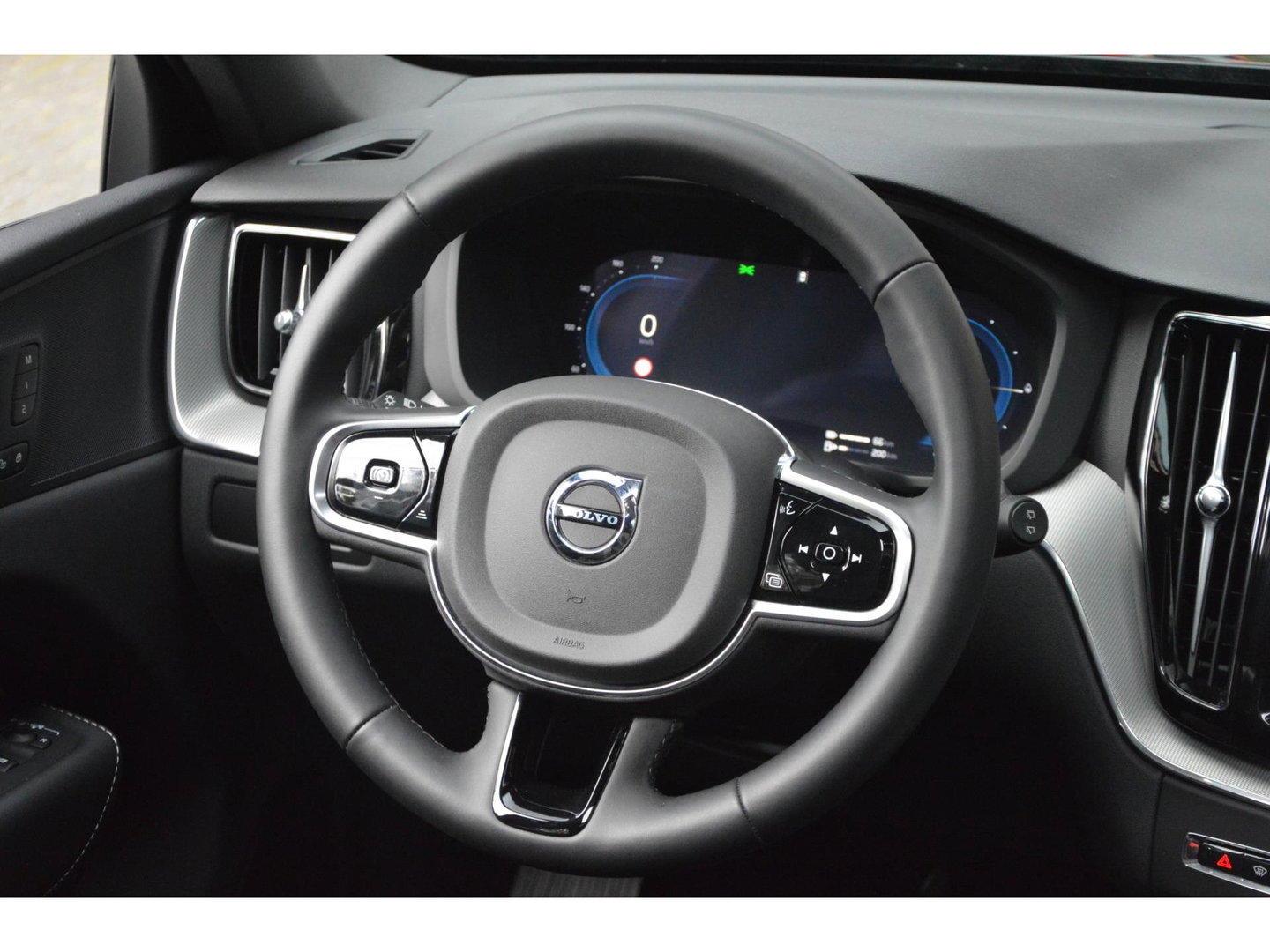 Volvo XC60 T8 Hybrid AWD Ultra Dark | Head-Up Display | 360° Camera | Panoramadak | Harman/Kardon |