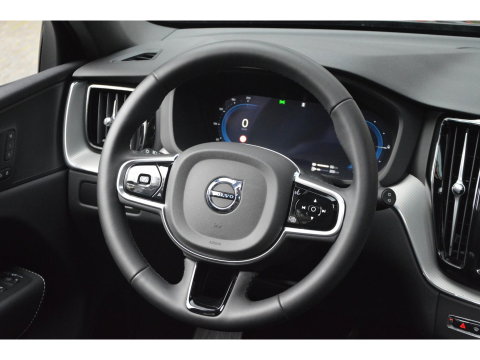 Volvo XC60 T8 Hybrid AWD Ultra Dark | Head-Up Display | 360° Camera | Panoramadak | Harman/Kardon |
