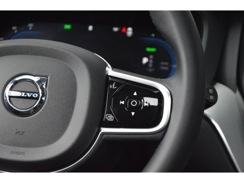 Volvo XC60 T8 Hybrid AWD Ultra Dark | Head-Up Display | 360° Camera | Panoramadak | Harman/Kardon |