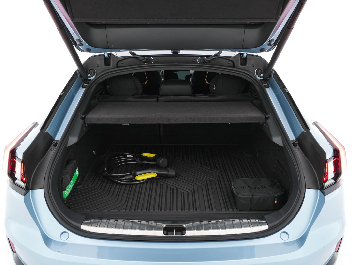 ZEEKR 001 AWD Privilege 100 kWh [ 3-Fase-22 kW] {SOH-94%} (INCL-BTW) Aut. *PANO | LEATHER-MICROFIBRE | FULL-LED | BLINDSPOT | ADAPTIVE-CRUISE | YAMAHA-SOUND | HEATED-COMFORTSEATS | AMBIENTLIGHT | AIRSUSPENSION | NAVI-FULLMAP | PRIVACY-GLASS |  ....